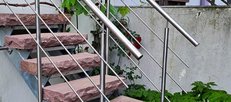 Natursteintreppe mit Edelstahlgeländer in Mülheim an der Ruhr