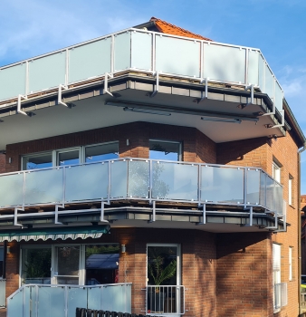 Balkon-Sanierung mit Milchglas in Oberhausen