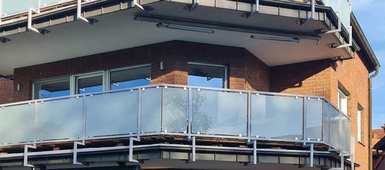 Balkon-Sanierung mit Milchglas in Oberhausen