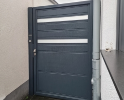 Verzinkte und pulverbeschichtete Tür in Duisburg