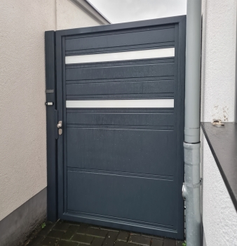 Verzinkte und pulverbeschichtete Tür in Duisburg