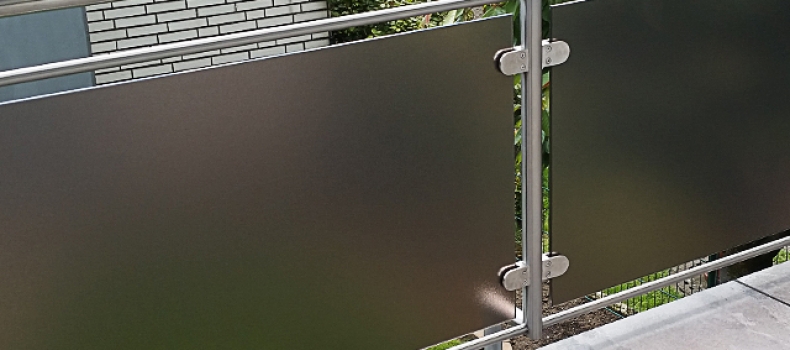 Balkonverkleidung mit Parsolglas
