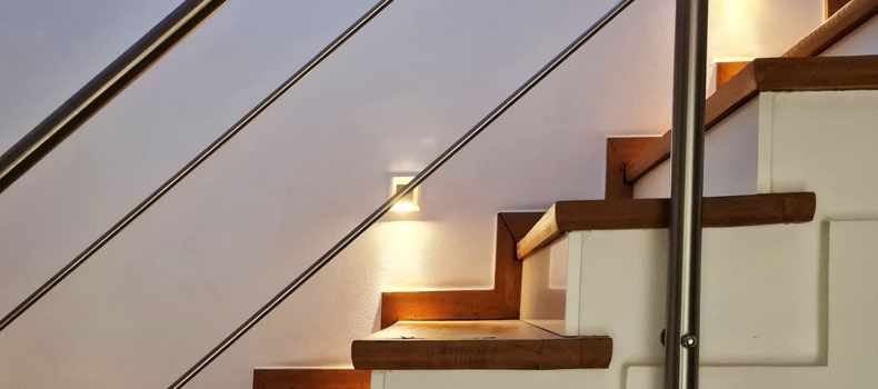 Treppenrenovierung: Kombi aus Holz und Edelstahl