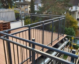 12 Meter Höhe: Pulverbeschichtetes Geländer für Dachterrasse in Mülheim an der Ruhr
