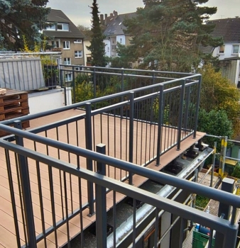 12 Meter Höhe: Pulverbeschichtetes Geländer für Dachterrasse in Mülheim an der Ruhr