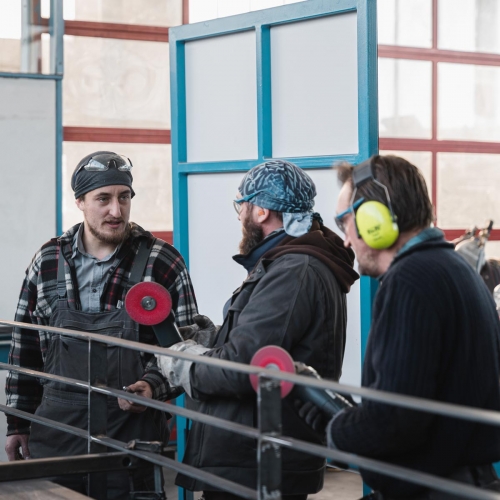 Wie zukunftssicher ist der Job des Metallbauers? Die Edelstahlschlosserei Nappenfeld aus Mühlheim ist Experte im Metallbau und klärt auf