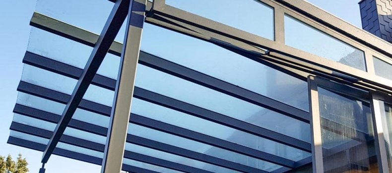 Pulverbeschichtetes Vordach mit Glas in Mettmann